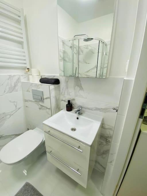 ワルシャワBezagenta Mozart8 Studio Easy Access To City Wifiアパートメント エクステリア 写真